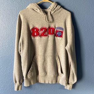 82nd Airborne sweatshirt. Size M gray